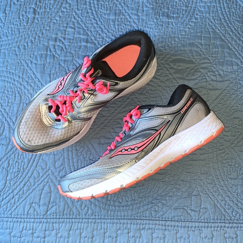 Saucony‎ Cohesion 12 Women’s Running Shoes Silver Pink Gray Black Size 10